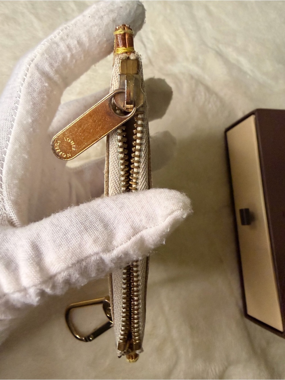 Louis Vuitton Murakami Multicolor Monogram Key Cles with Gold Hardware - Picture 10 of 16